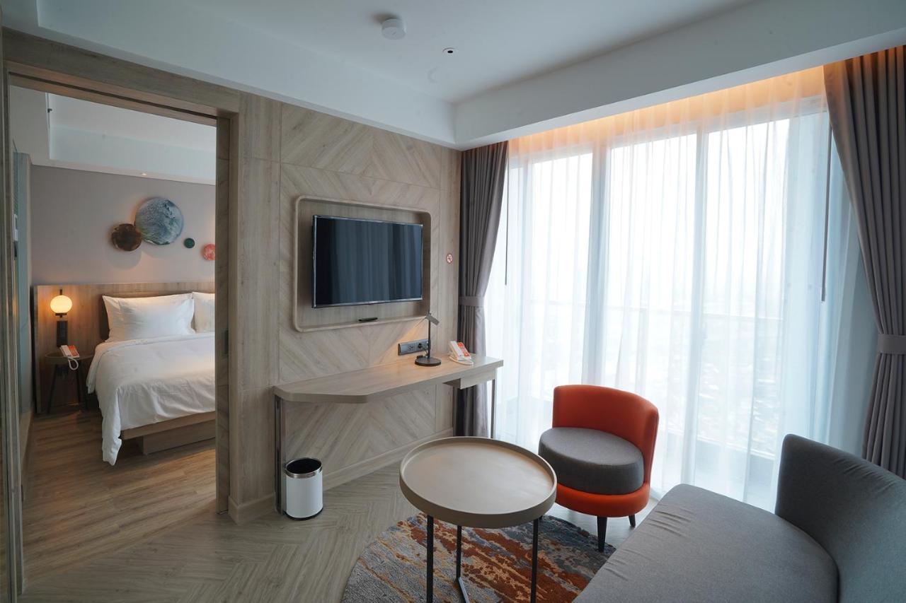 Harris Suites Puri Mansion Jakarta Exterior foto