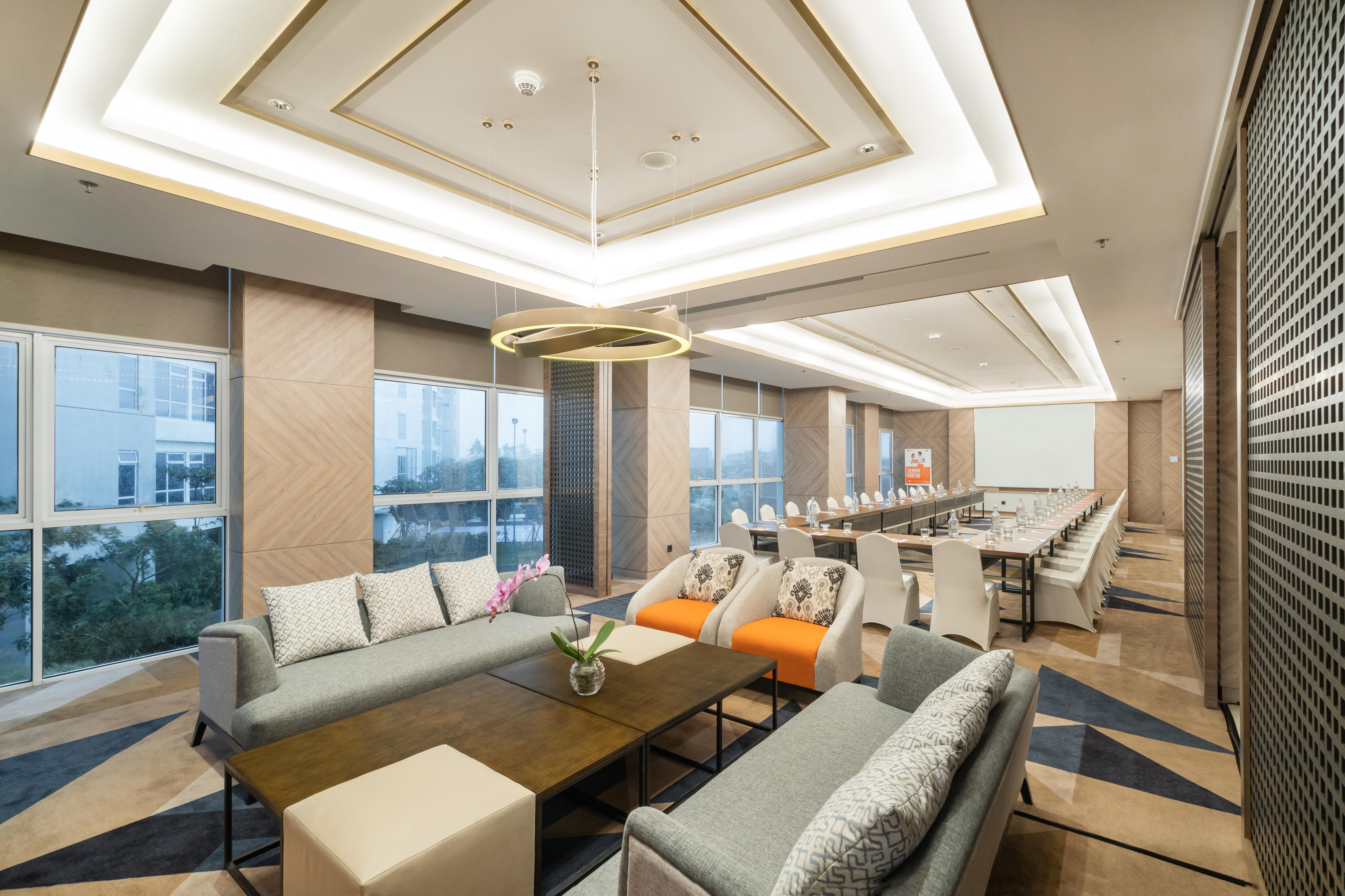 Harris Suites Puri Mansion Jakarta Exterior foto