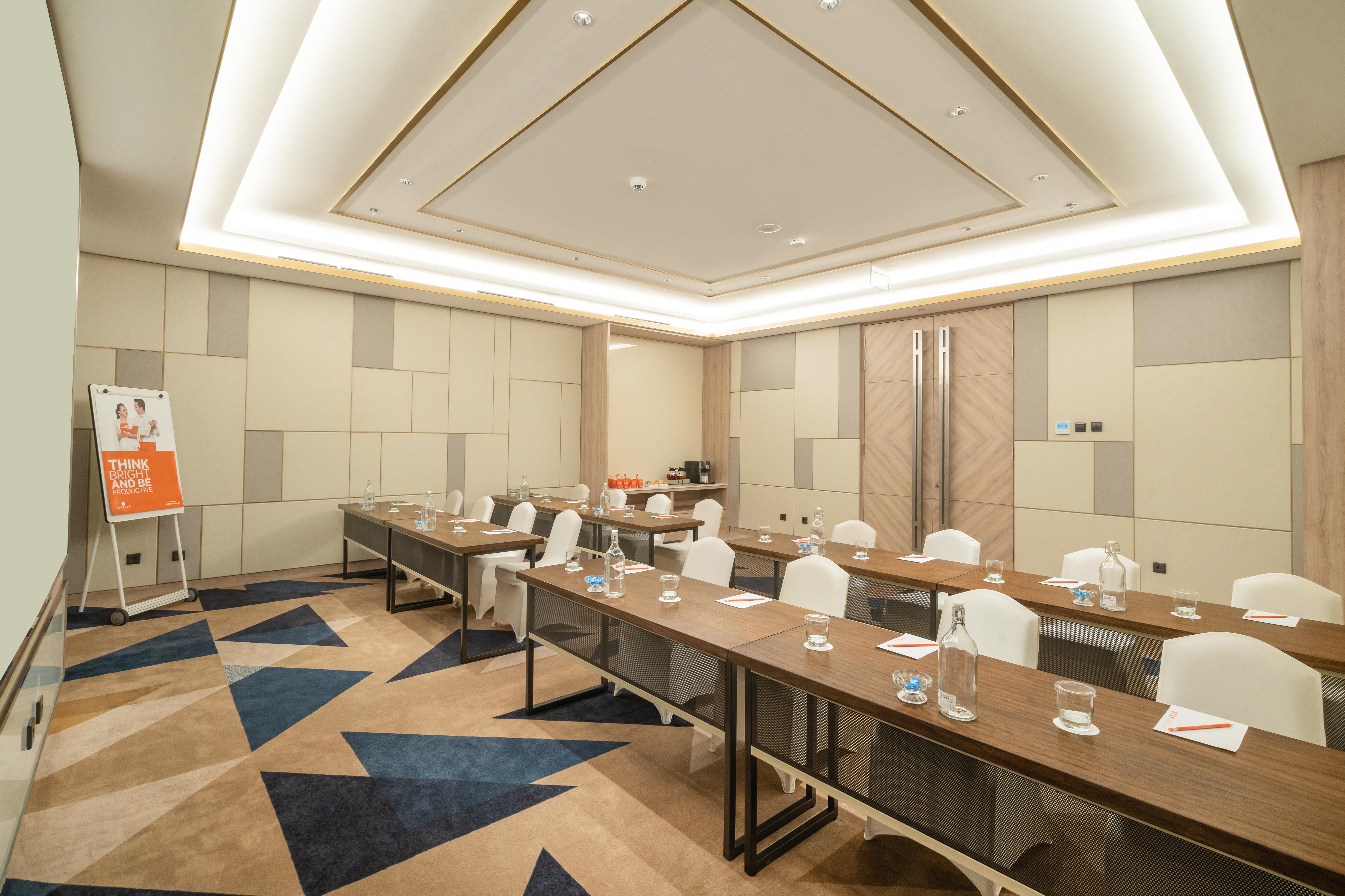 Harris Suites Puri Mansion Jakarta Exterior foto