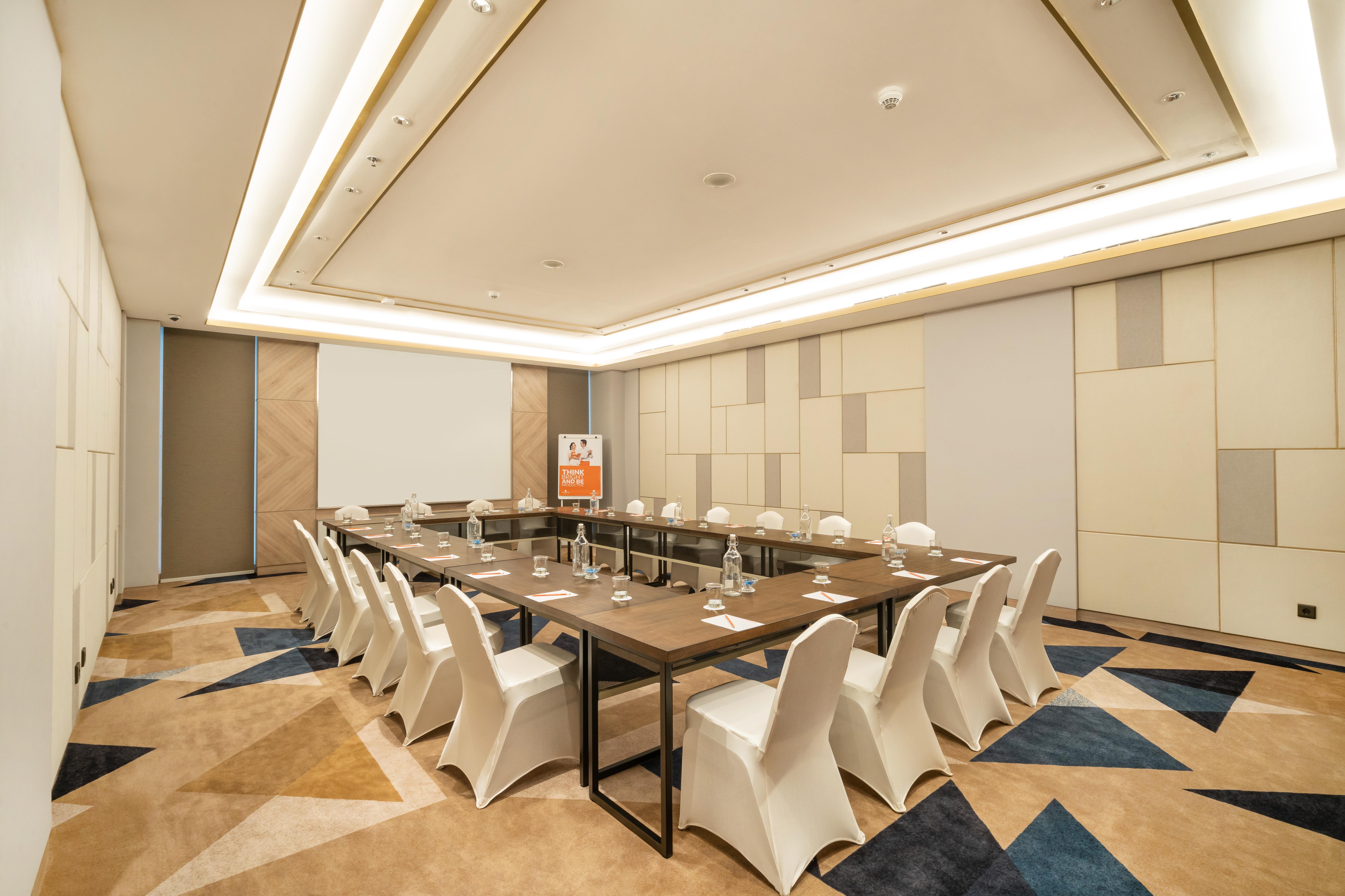 Harris Suites Puri Mansion Jakarta Exterior foto