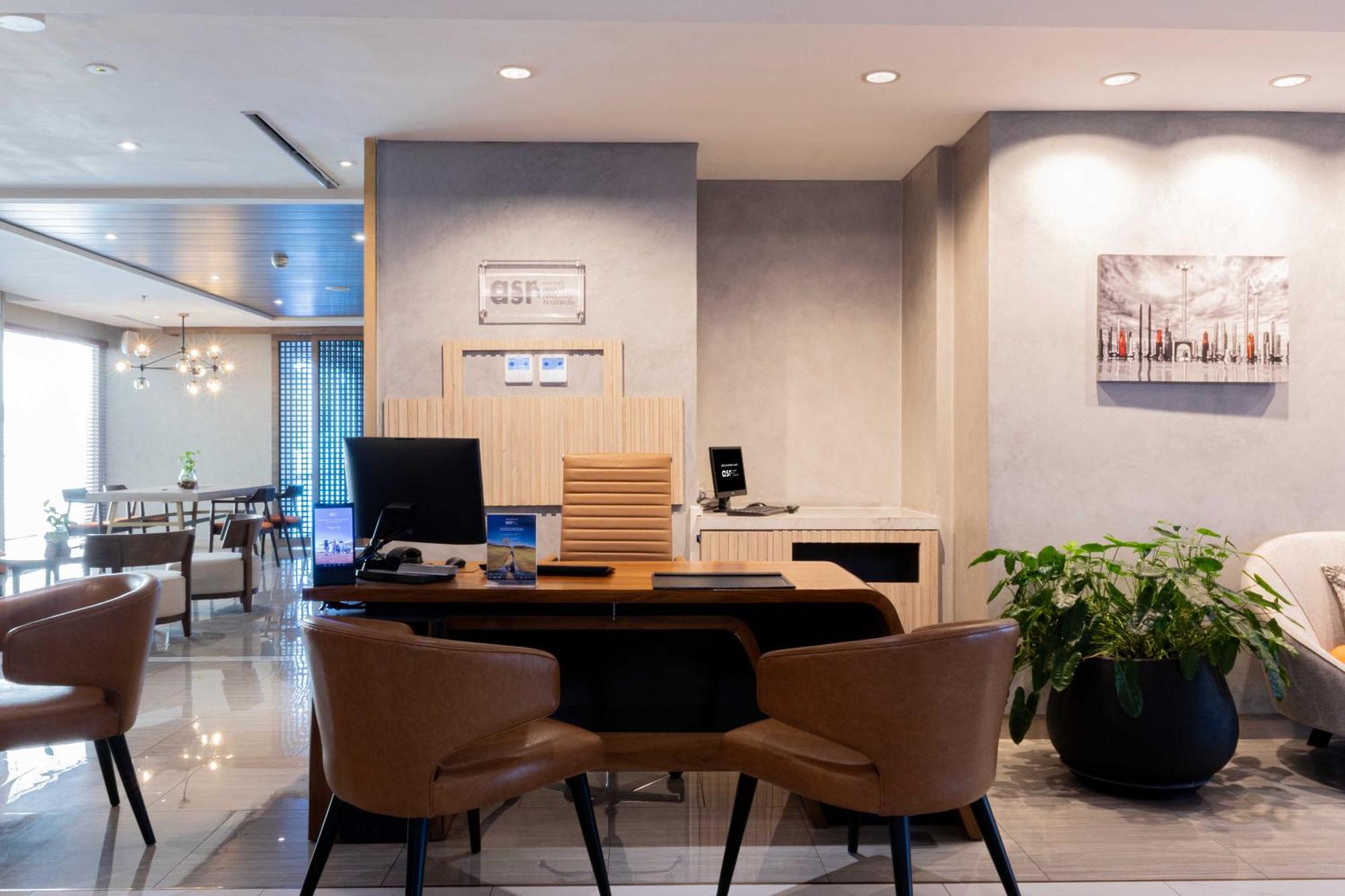 Harris Suites Puri Mansion Jakarta Exterior foto