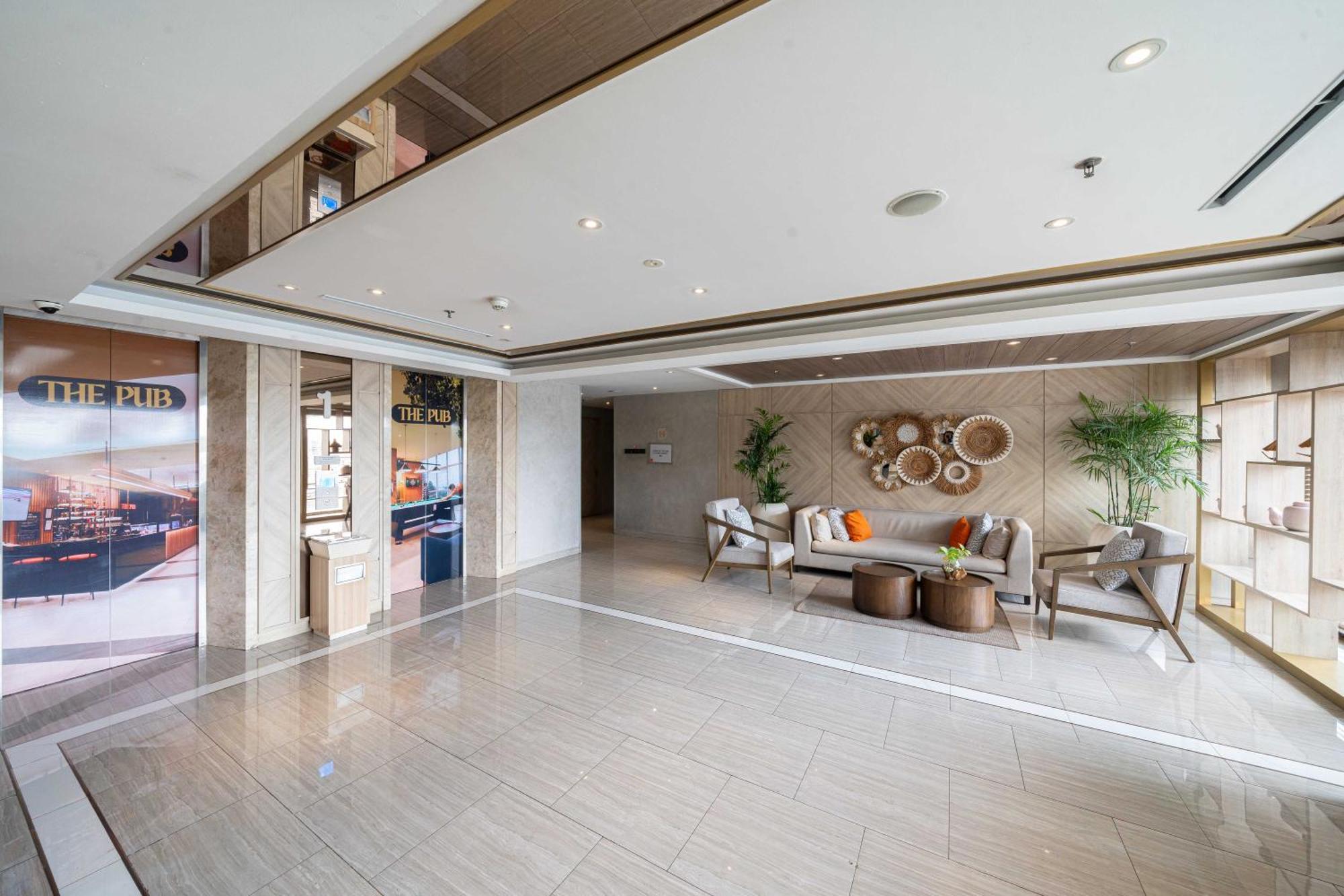 Harris Suites Puri Mansion Jakarta Exterior foto