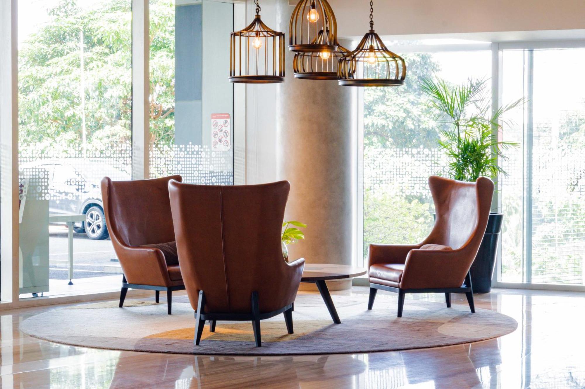 Harris Suites Puri Mansion Jakarta Exterior foto